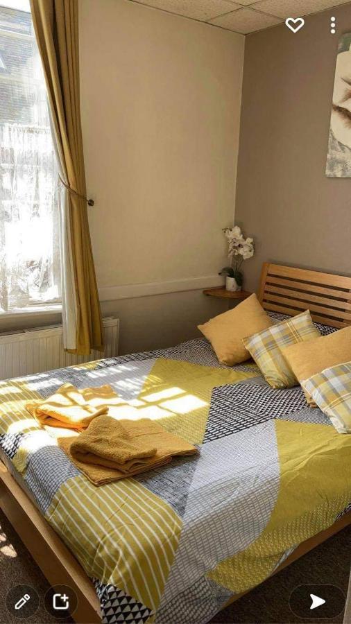 The Crown In Bed and Breakfast Fordingbridge Exteriör bild
