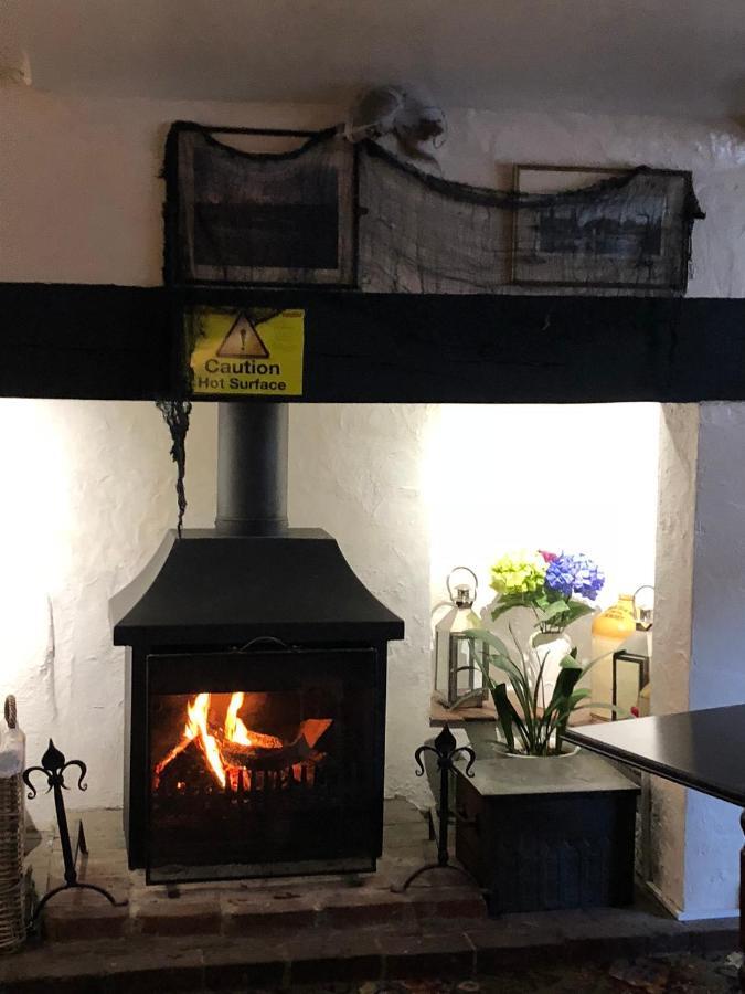 The Crown In Bed and Breakfast Fordingbridge Exteriör bild