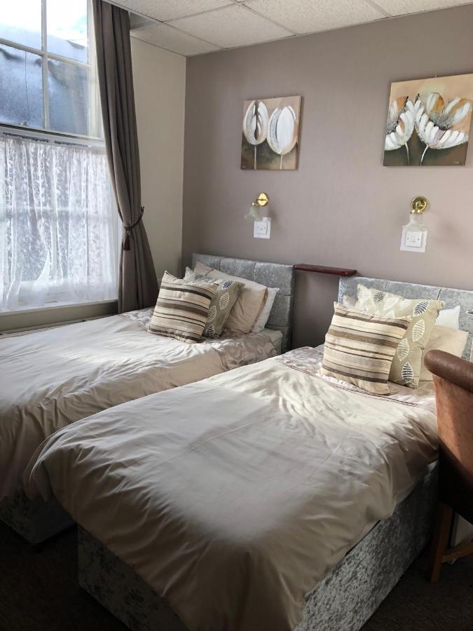 The Crown In Bed and Breakfast Fordingbridge Exteriör bild