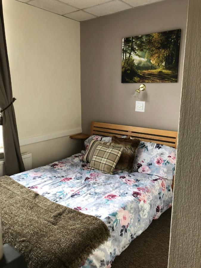 The Crown In Bed and Breakfast Fordingbridge Exteriör bild